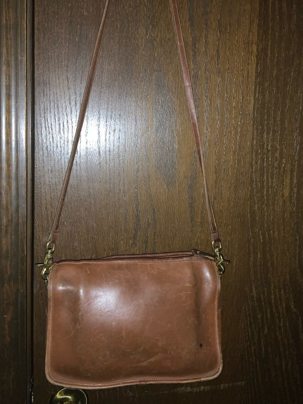 VTG late 70’S Coach Companion Bag Tan Leather 9300. Interior & exterior stains.